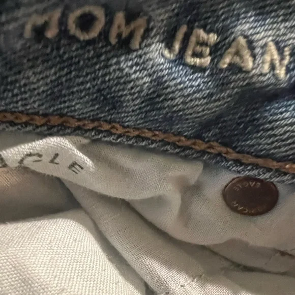 AMERICAN EAGLE mom jeans - Picture 3 of 5